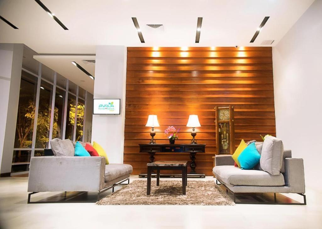 Ayola First Point Hotel Pekanbaru Eksteriør billede