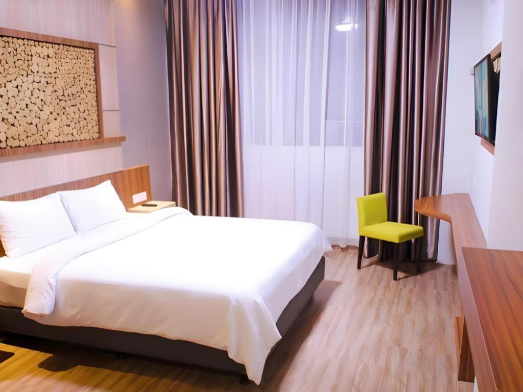 Ayola First Point Hotel Pekanbaru Eksteriør billede