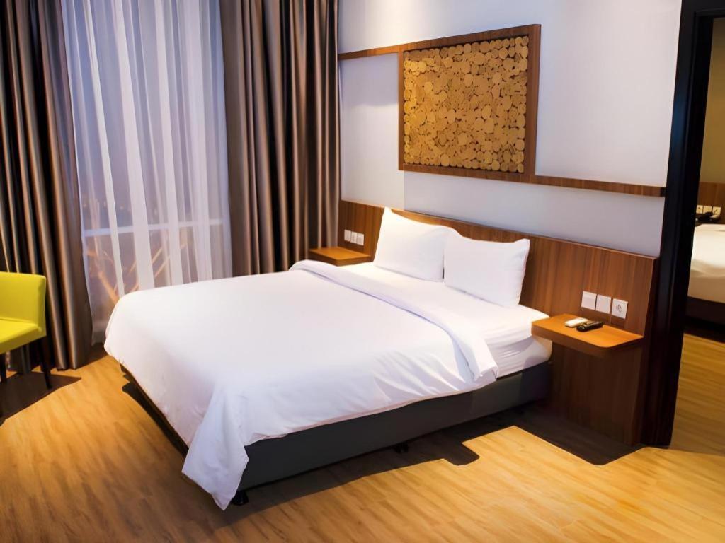 Ayola First Point Hotel Pekanbaru Eksteriør billede
