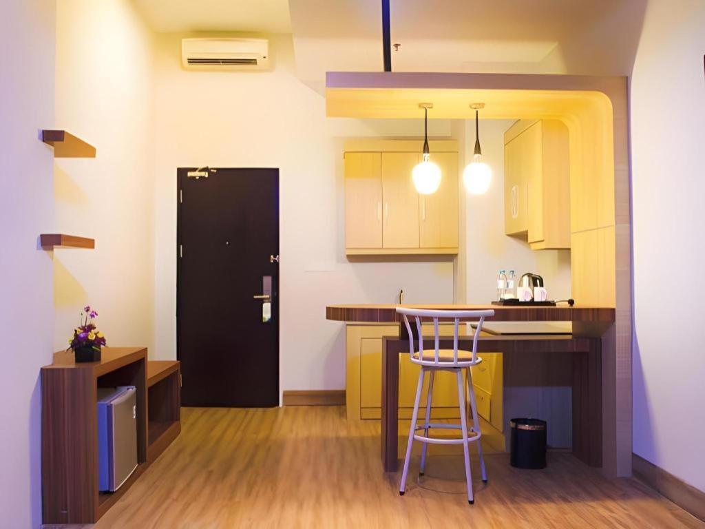 Ayola First Point Hotel Pekanbaru Eksteriør billede