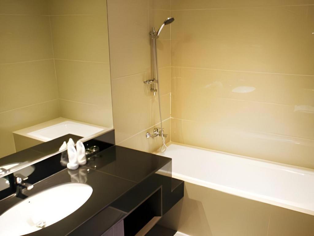 Ayola First Point Hotel Pekanbaru Eksteriør billede