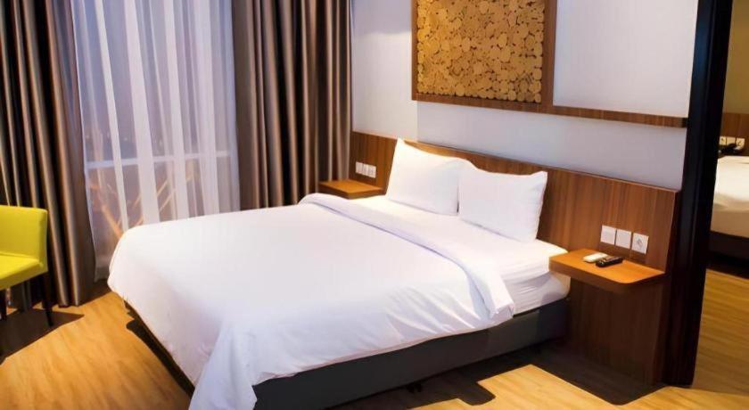 Ayola First Point Hotel Pekanbaru Eksteriør billede