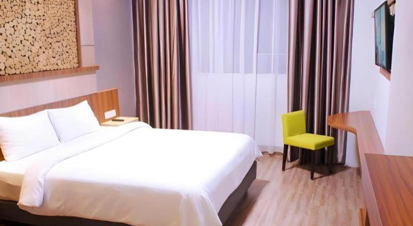 Ayola First Point Hotel Pekanbaru Eksteriør billede