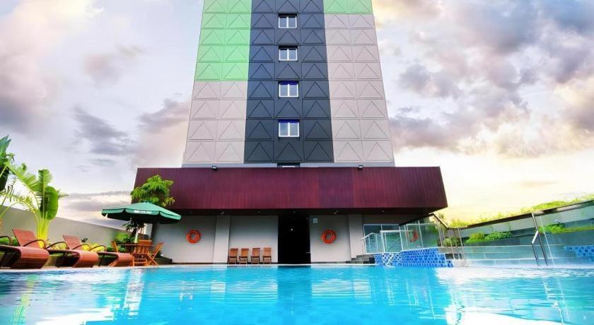 Ayola First Point Hotel Pekanbaru Eksteriør billede