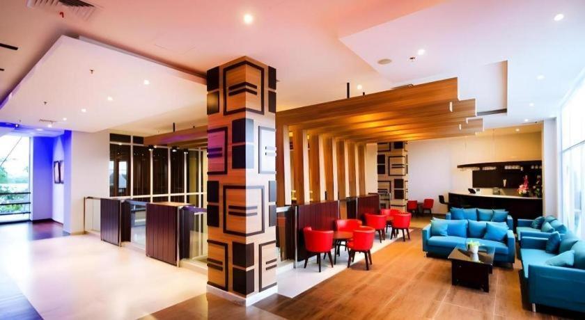 Ayola First Point Hotel Pekanbaru Eksteriør billede