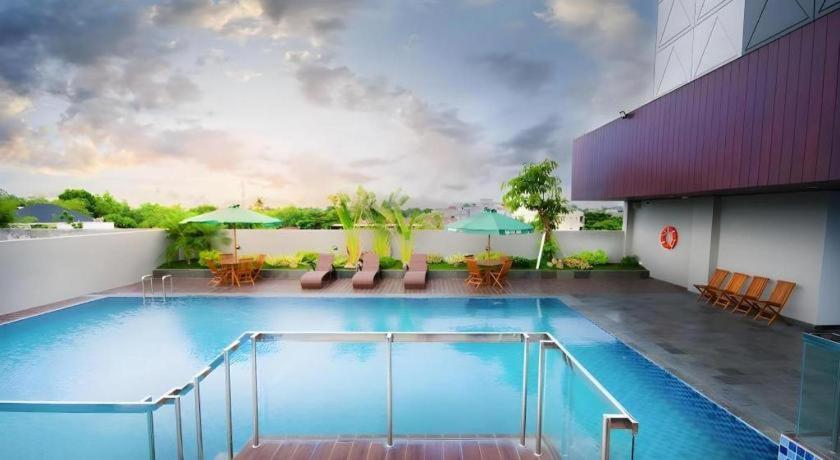 Ayola First Point Hotel Pekanbaru Eksteriør billede