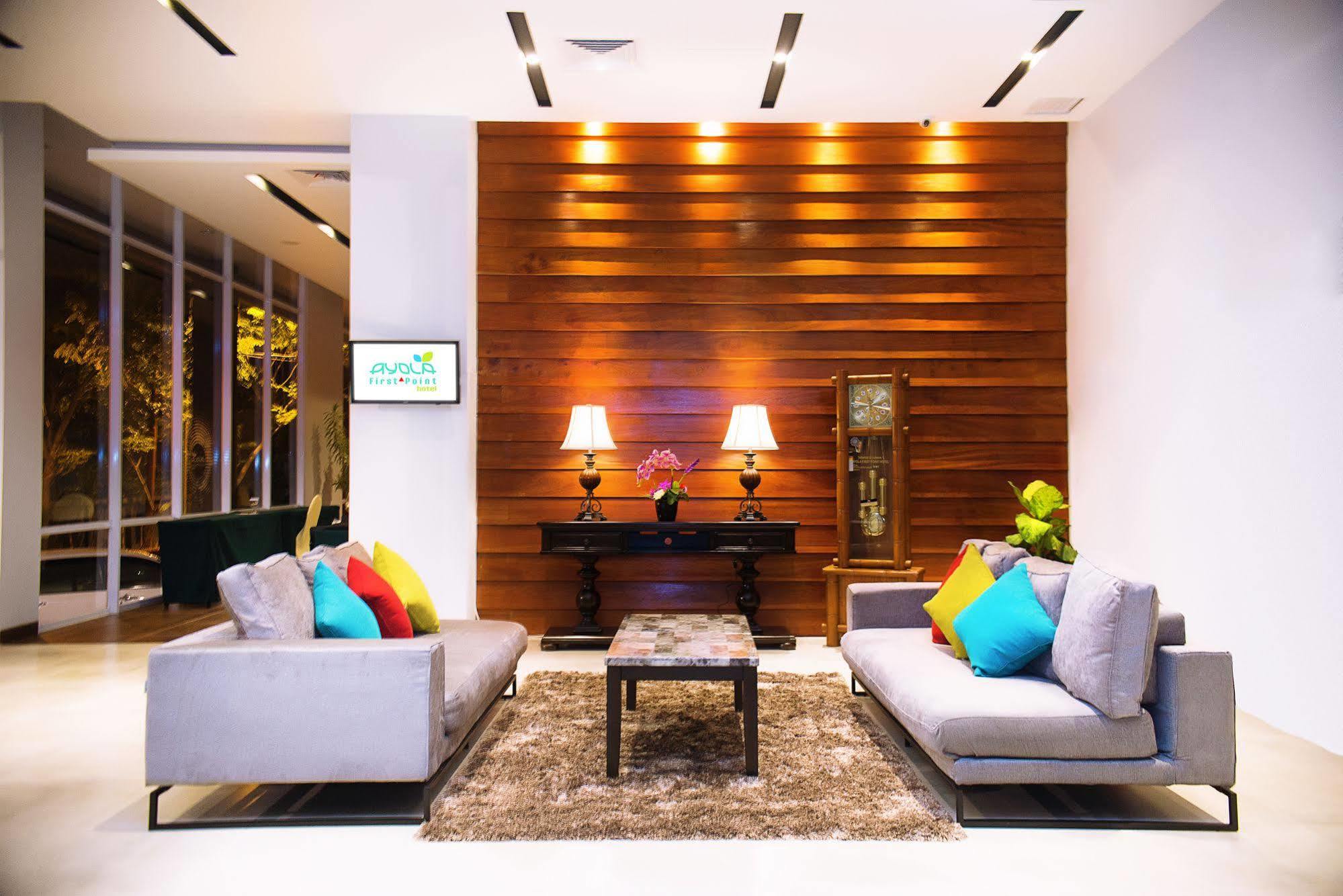 Ayola First Point Hotel Pekanbaru Eksteriør billede