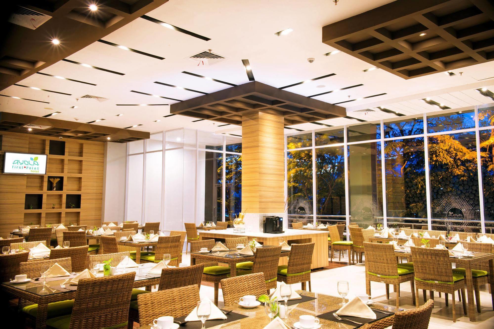 Ayola First Point Hotel Pekanbaru Eksteriør billede