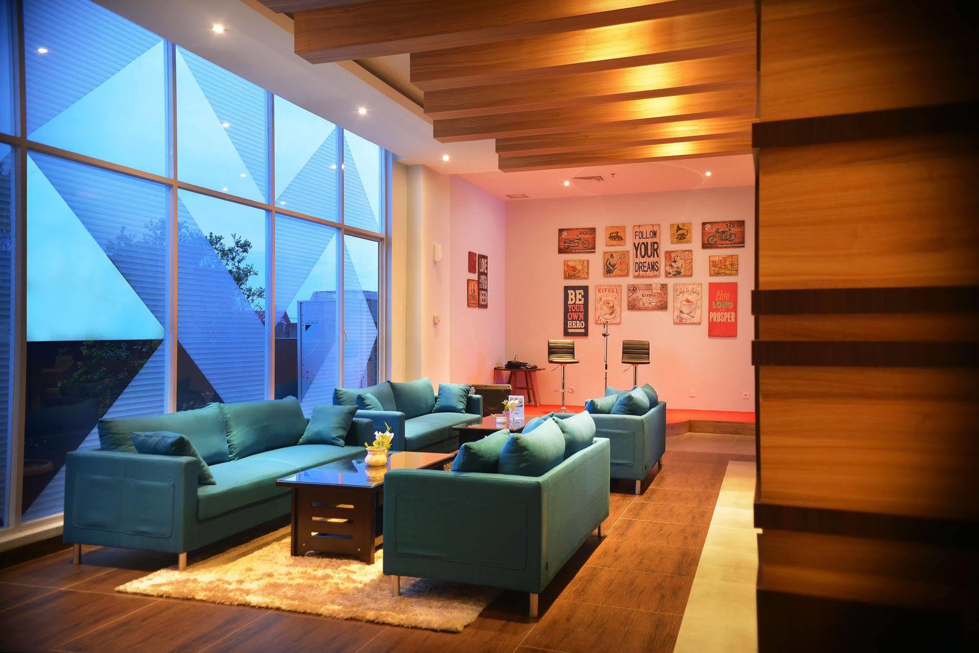 Ayola First Point Hotel Pekanbaru Eksteriør billede