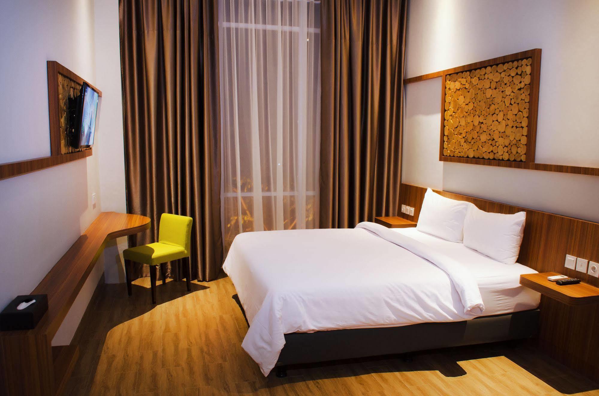 Ayola First Point Hotel Pekanbaru Eksteriør billede