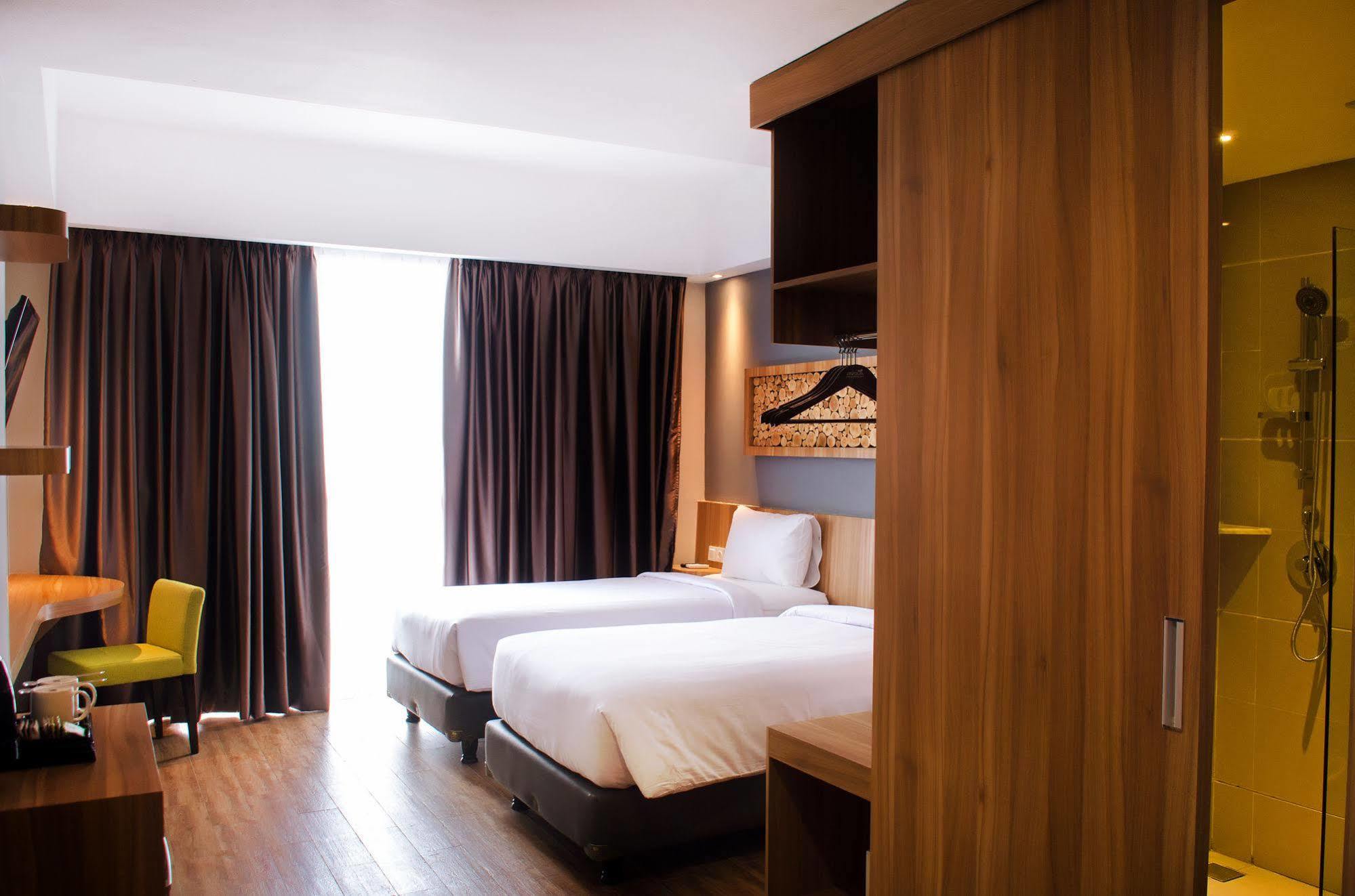 Ayola First Point Hotel Pekanbaru Eksteriør billede